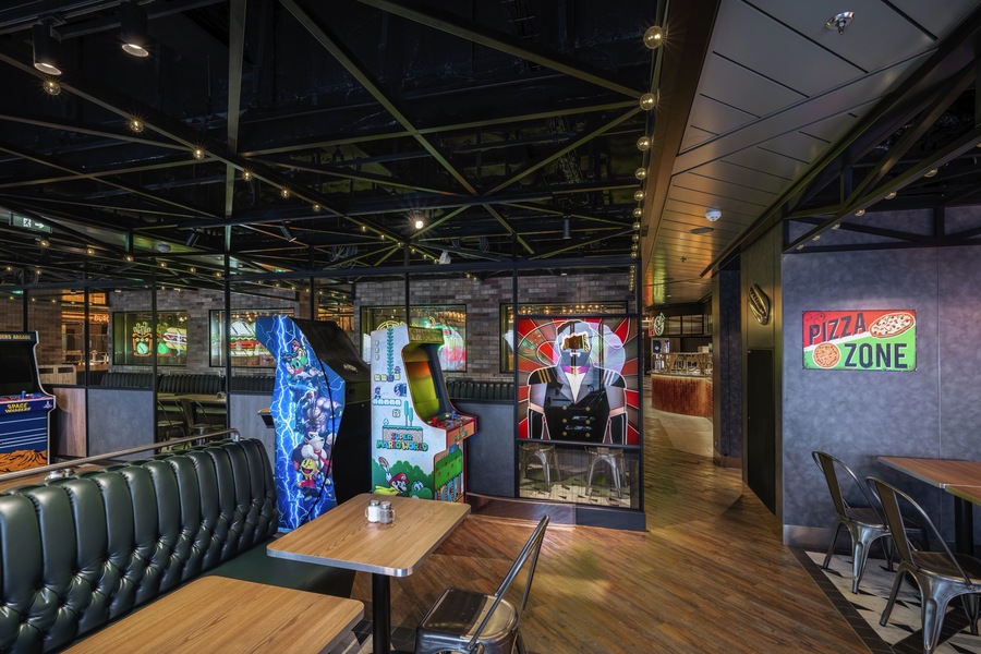 MSC Cruises MSC World Europa Pizza and Burger - Ivan Sarfatti 1.jpg